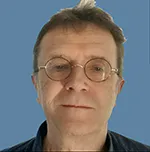 bernard lefebvre détouté sur fond bleu